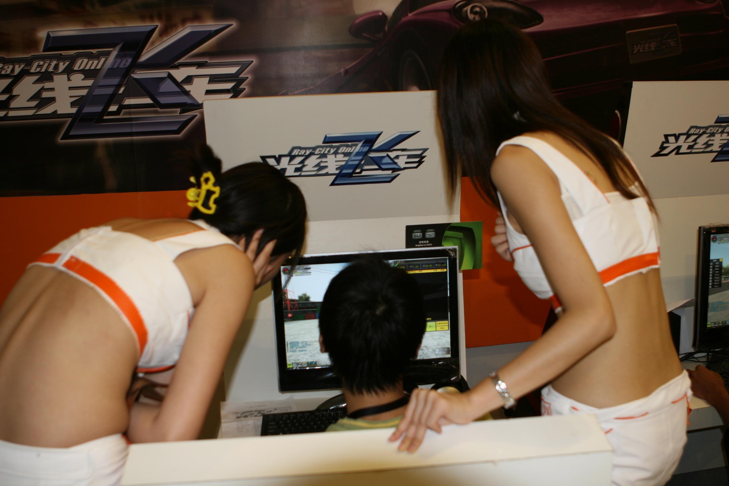 <em>香车美女</em>争艳!《光线飞车》07ChinaJoy回顾-光